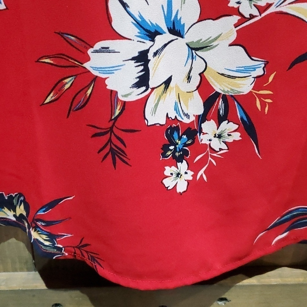 RED FLORAL BLOUSE SIZE LARGE CAREER BUSINESS CASUAL EVERYDAY OFFICE RESORT - Picture 5 of 8